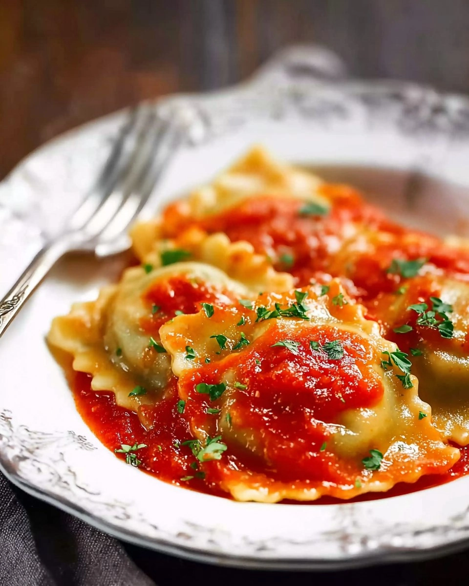 Ravioli in Tomatensoße
