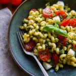 Mediterraner-Nudelsalat-mit-Pesto-Rezept